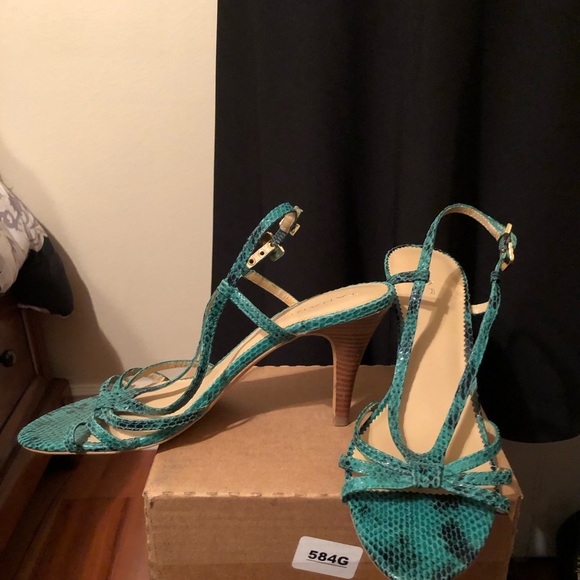 TAHARI | SNAKESKIN SANDALS - Picture 2 of 6